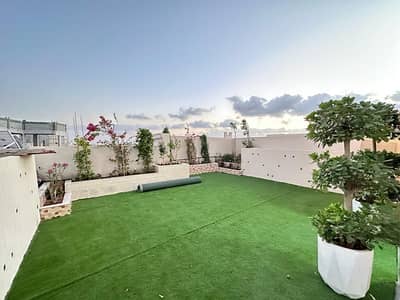 New villa for rent, first resident in Al Yasmine It consists of 6 master bedrooms and a large living room 2 valid Maid's room He went up and sat on the roof  required. 120000 Oren