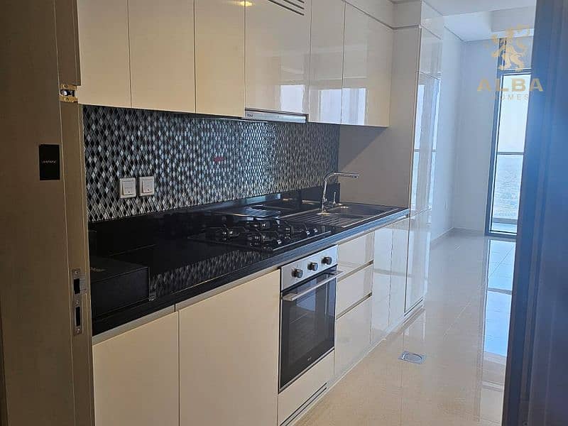 10 UNFURNISHED STUDIO APARTMENT FOR RENT IN BUSINESS BAY  (5). jpg