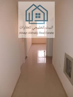 special offer!!! A room and a hall for annual rent in Ajman, on Khalifa Street, close to all services and shops. The location is easy to enter and exi