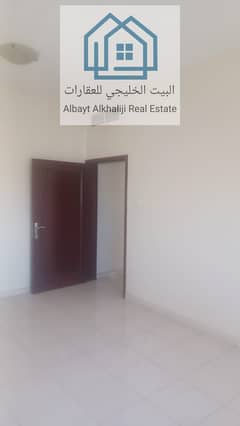 special offer!!! For annual rent in Ajman, two rooms and a hall on Al Ittihad Street, Ajman, at a price of 30,000, with payment facilities on 4 deposi