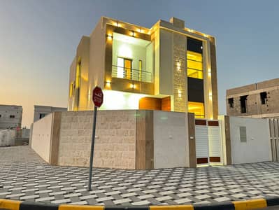 Two-storey villa for rent in Ajman, Al Zahia area Corner of two streets European design 5 master bedrooms, a sitting room and a living room Kamila is a maid Two cupboards in the wall Preparatory salon on the first floor 90 thousand dirhams are required