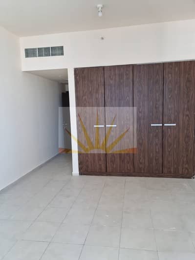 Executive Tower - K  - 2 Bed Room Apartment for Sale - 1.65 M