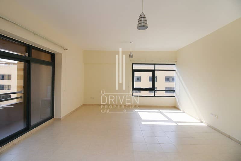 Spacious Layout 2Bed Apartment in Greens