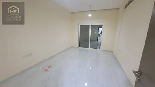Two rooms and a hall for annual rent, close to the Chinese market - a vital location with a large area