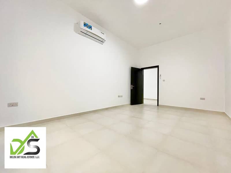 شقة مذهلة بثلاث غرف نوم وصالة و ثلاث حمامات بمدينة شخبوط بموقع ممتاز بإيجار سنوي 77000 درهم