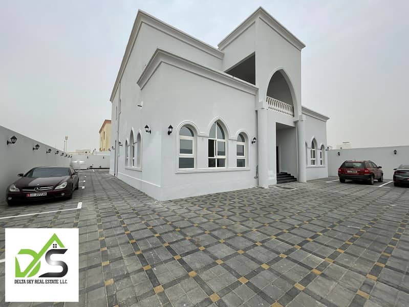 شقة مذهلة بغرفتين نوم وصالة بمدخل خاص بمدينة الرياض تقع بموقع ممتاز بإيجار سنوي 43000 درهم