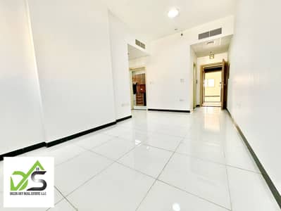 1 Bedroom Apartment for Rent in Mussafah, Abu Dhabi - Take advantage of the opportunity to occupy a one-bedroom apartment and a large hall inside the building in Musaffah District 12, with an annual rent of 45,000 dirhams.