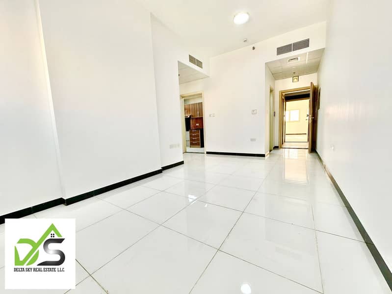 Take advantage of the opportunity to occupy a one-bedroom apartment and a large hall inside the building in Musaffah District 12, with an annual rent of 45,000 dirhams.