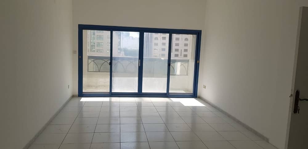 شقة في المجاز 3 غرف 50000 درهم - 3916149 شقة في المجاز 3 غرف 50000 درهم - 3916149