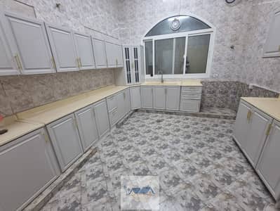 فلیٹ 3 غرف نوم للايجار في الشوامخ، أبوظبي - شقة في الشوامخ 3 غرف 65000 درهم - 8616331