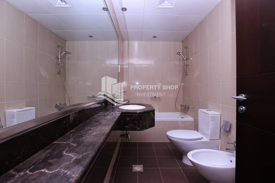13 1-bedroom-apartment-al-reem-island-shams-abu-dhabi-sky-tower-bathroom. JPG