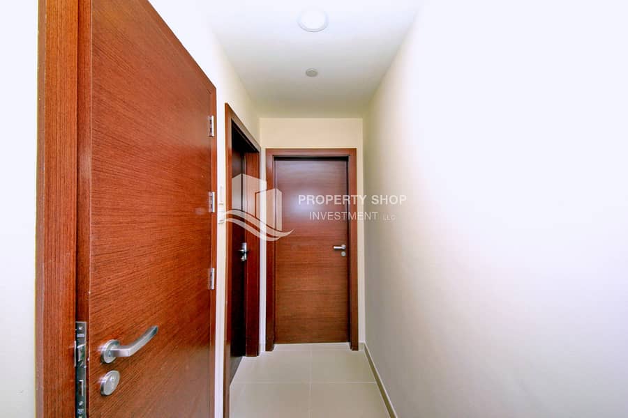 9 2-bedroom-apartment-al-reem-island-shams-abu-dhabi-gate-tower-1-corridor. JPG