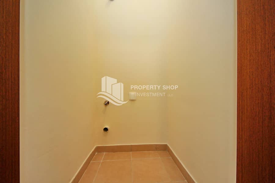 10 2-bedroom-apartment-al-reem-island-shams-abu-dhabi-gate-tower-1-laundry-area. JPG