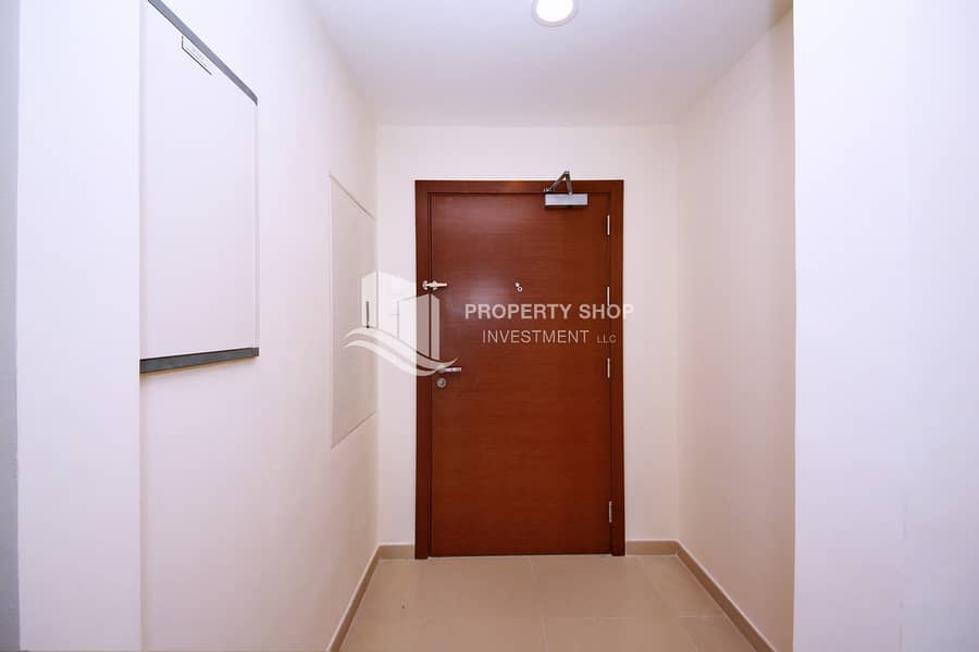 14 2-bedroom-apartment-al-reem-island-shams-abu-dhabi-gate-tower-1-foyer-1. JPG