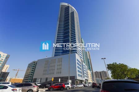 Office for Sale in Al Majaz, Sharjah - Spacious Office|Partial Lake View|Shell and Core