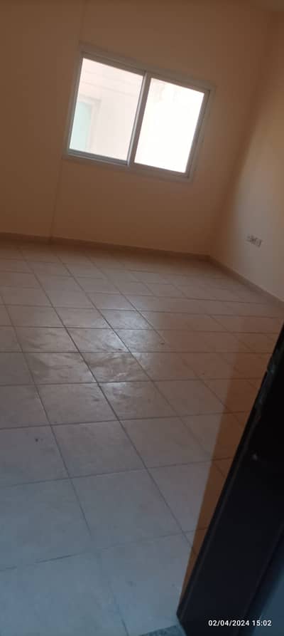 For rent in Al-Majarra, a room and a hall, very close to the Corniche, a very special location, central air conditioning