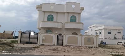 For rent, a luxurious and modern villa in the Al Fisht area - Sharjah - United Arab Emirates.