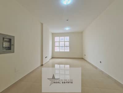 VERY SPACIOUS 1 BEDROOM APARTMENT WITH GYM POOL PARKING  READY TO MOVE.