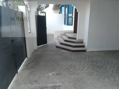 Villa for rent next to the Eid prayer hall, 5 rooms, master room, large kitchen, 4 bathrooms, laundry room, maids room, courtyard, internal corner