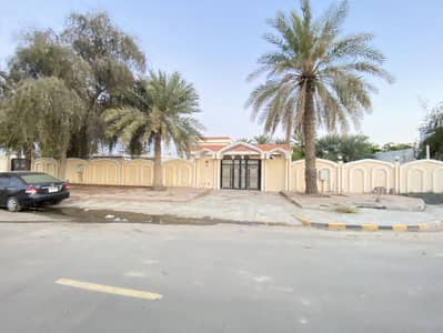 Villa for rent in Ajman, Mushiref area  Ground floor  An area of 10,000 feet  3 rooms, a council and a lounge  Attached to it is a council and its rooms  And an outdoor kitchen and a maid's room  70 thousand dirhams are required with maintenance  Or 55 th