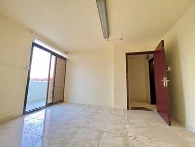 Nice one bedroom hall in villa with huge balcony near mushrif mall only ,3200 monthly all included