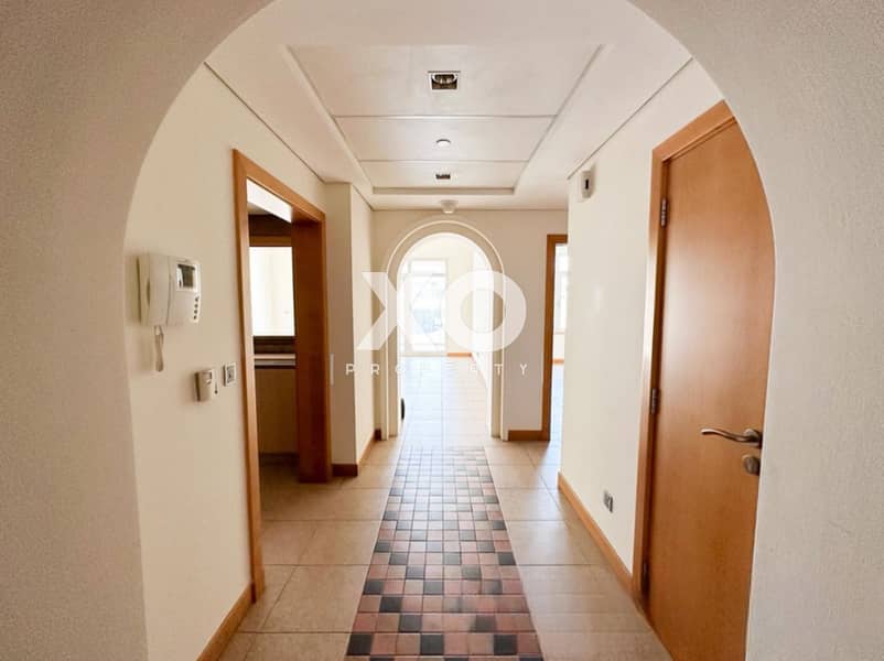 Close to Mall | High Floor | Well Maintained