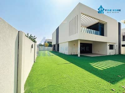 5 Bedroom Villa for Sale in Yas Island, Abu Dhabi - Upgraded Single Row-Corner Villa | Ready To Move In
