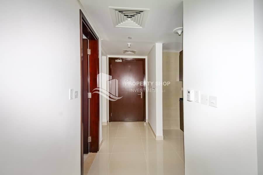10 1-bedroom-apartment-al-reem-island-marina-square-burooj-views-foyer. JPG