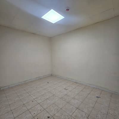 Labour Camp for Rent in Al Sajaa, Sharjah - room. jpeg