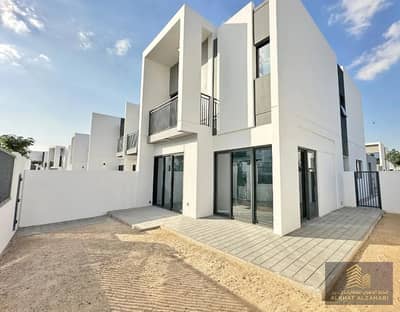 4 Bedroom Villa for Rent in Dubailand, Dubai - Villa back yard. jpg