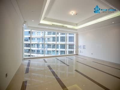 3 Bedroom Flat for Rent in Corniche Area, Abu Dhabi - Lavish & Bright 3BR w/Maids | Great Area | Move now!