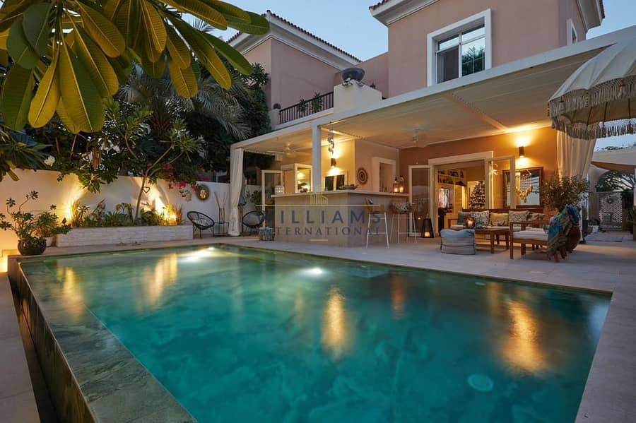 LUXURY | PRIVATE POOL | FULLY UPGRADED