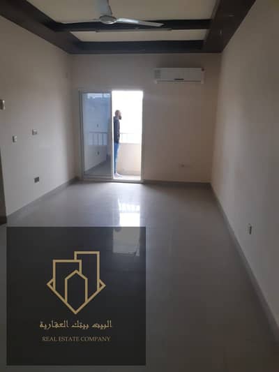 For rent in Al Nuaimiya, 2 rooms and a hall, with split air conditioning, a large area and a balcony, close to all services