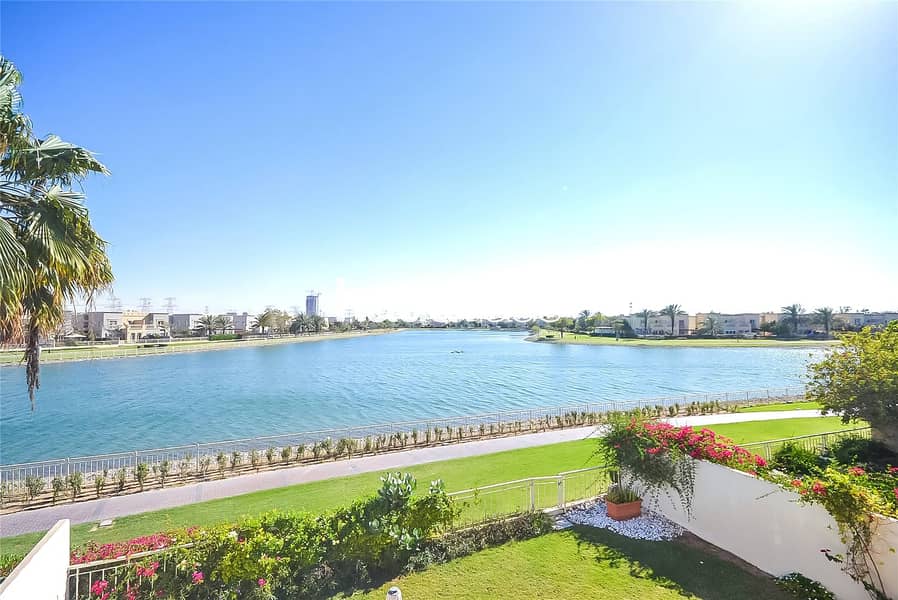 1E | Stunning Lake View | Immaculate |End of April