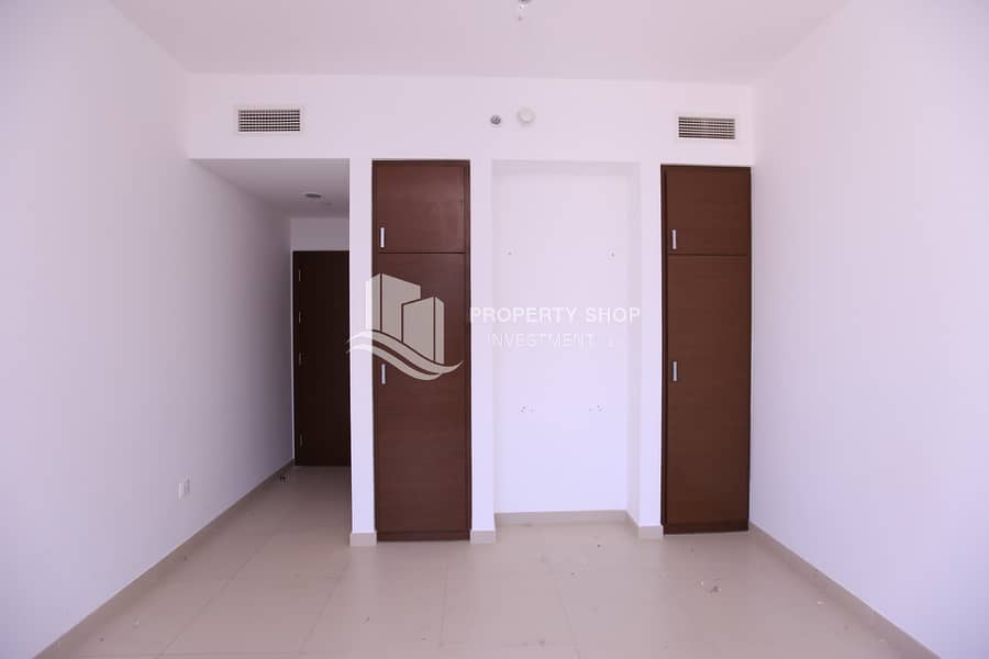 6 1-bedroom-apartment-al-reem-island-shams-abu-dhabi-gate-tower-3-cabinet. JPG