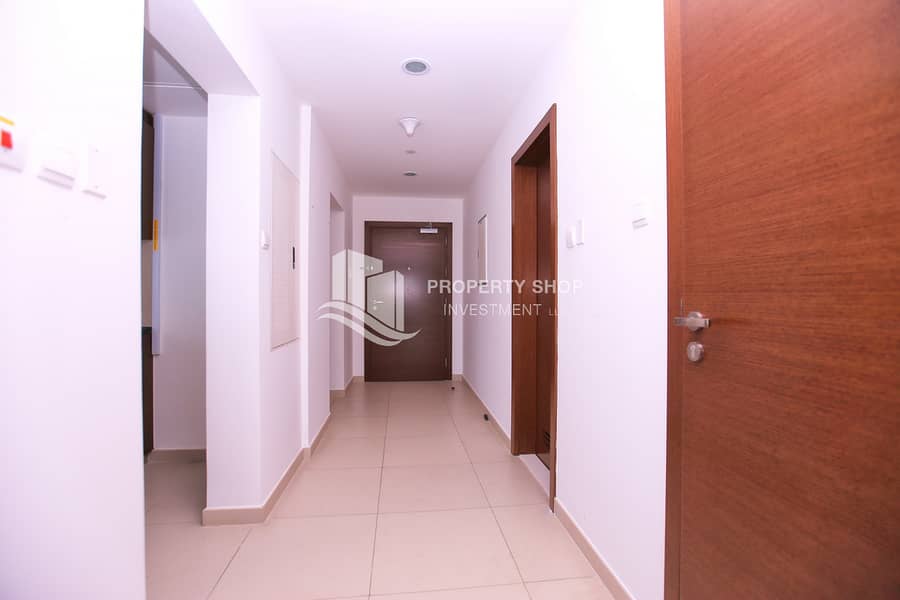 7 1-bedroom-apartment-al-reem-island-shams-abu-dhabi-gate-tower-3-foyer. JPG