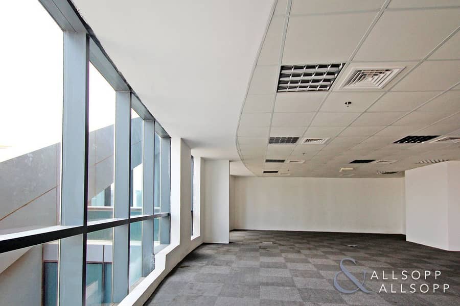 FITTED OFFICE | OPEN SPACE | CLOSE TO METRO