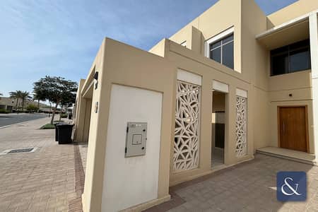 3 Bedroom Villa for Rent in Town Square, Dubai - 3 Beds + Maids | Renovated | Large Garden