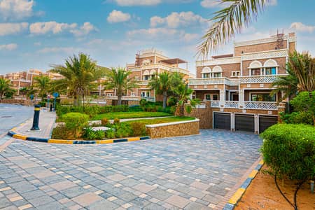 7 Bedroom Villa for Rent in Palm Jumeirah, Dubai - Dubai, Palm Jumeirah 7 BR Luxury Villa For Holiday (68). jpg