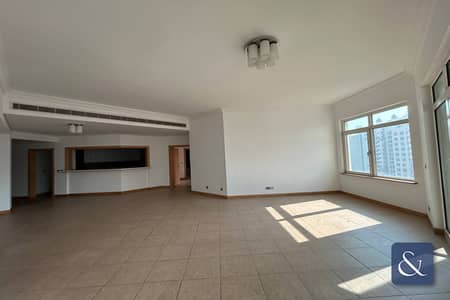 3 Bedroom Apartment for Sale in Palm Jumeirah, Dubai - Vacant Now | Three Bedrooms | High Floor