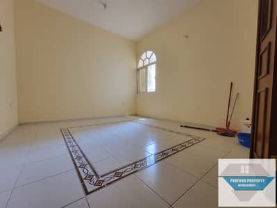 Excellent 2 Bed Room Hall At Delma Street ( Split Ac ). .