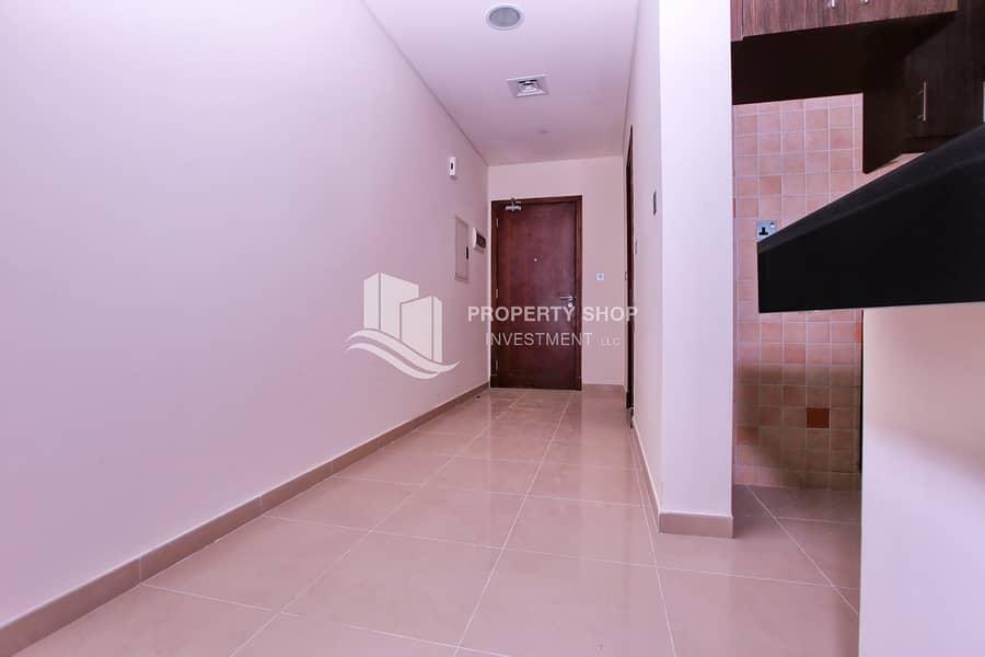 3 studio-apartment-abu-dhabi-al-reem-island-city-of-lights-hydra-avenue-foyer-1. JPG