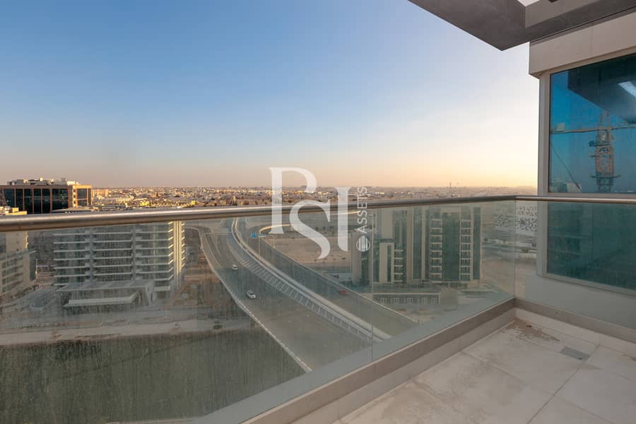 c31-al-raha-beach-abu-dhabi-balcony-view (2). jpg