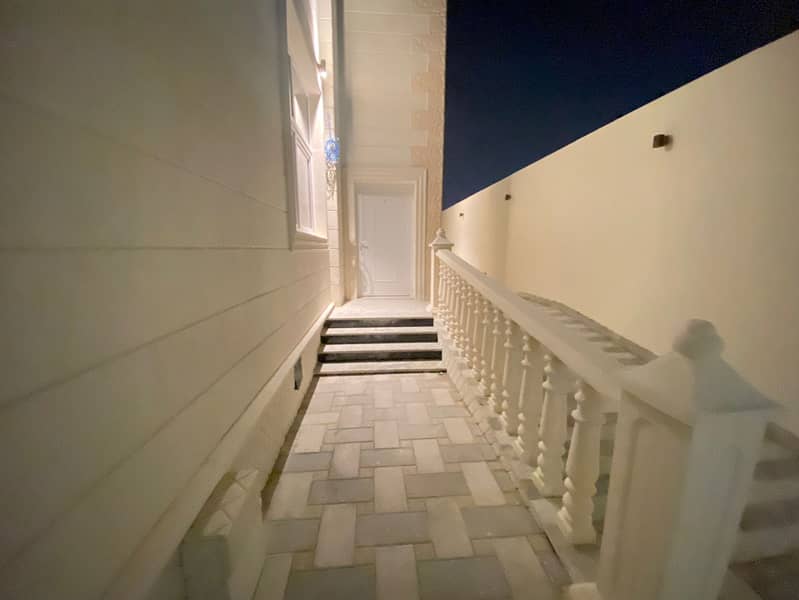 For rent a wonderful studio with a private entrance in the city of Al Shawamekh, close to the mosque, the first inhabitant