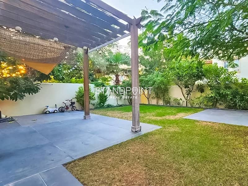 CLOSE TO POOL AND PARK | FULLY UPGRADED