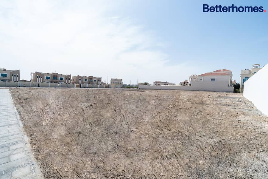 ارض سكنية في مدينة خليفة 17000000 درهم - 8578340