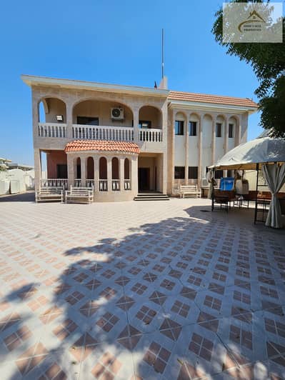 A very specious and big 8bhk villa with a nice Green Garden and very wide land area