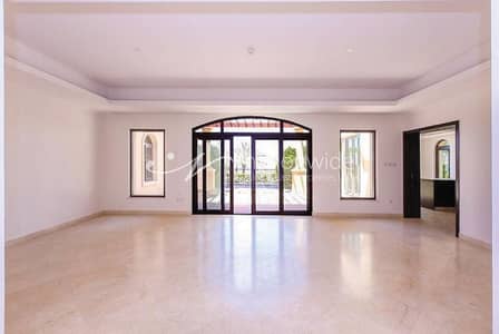 Luxurious 6BR Villa with Pool + Sea View Luxurious 6BR Villa with Pool + Sea View