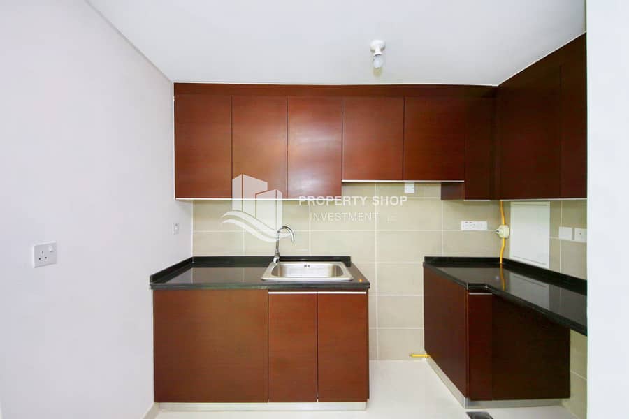 4 studio-apartment-al-reem-island-marina-square-al-maha-tower-kitchen. JPG