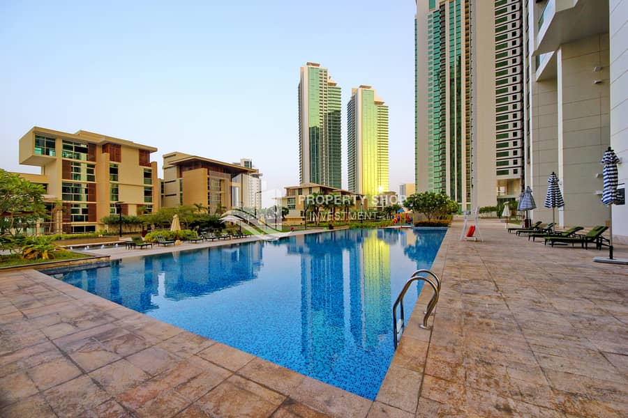 9 abu-dhabi-al-reem-island-marina-square-al-maha-tower-swimming-pool. JPG